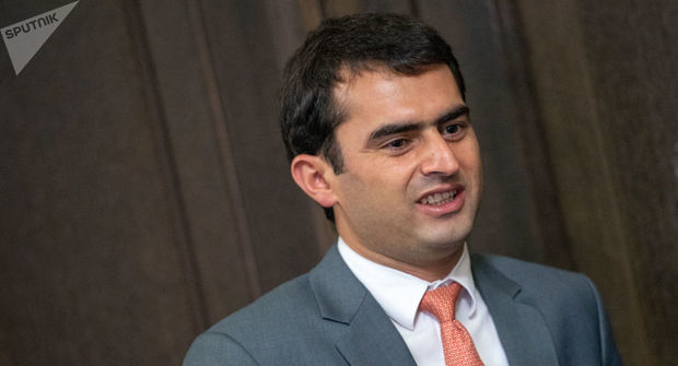 Ermənistanın naziri tualetdən canlı yayıma çıxdı - VİDEO