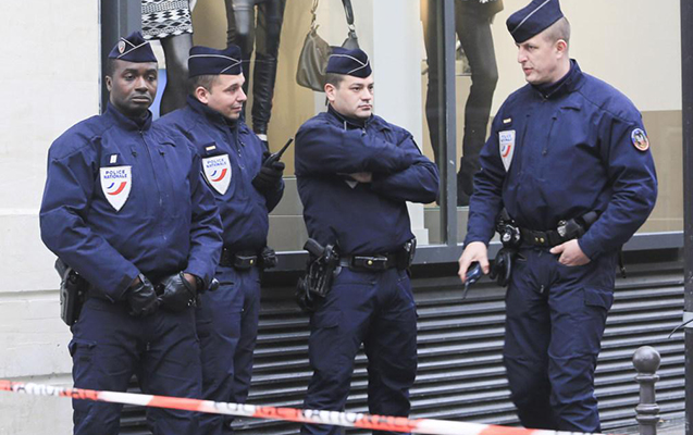 3-ü qadın olmaqla 7 nəfər konsulluqdan oğurluq etdi