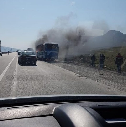 Bakıda avtobus yanır - FOTO