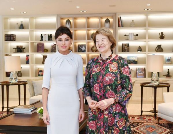 Mehriban Əliyeva Baronessa Emma Nikolsonla görüşüb - YENİLƏNİB + FOTO