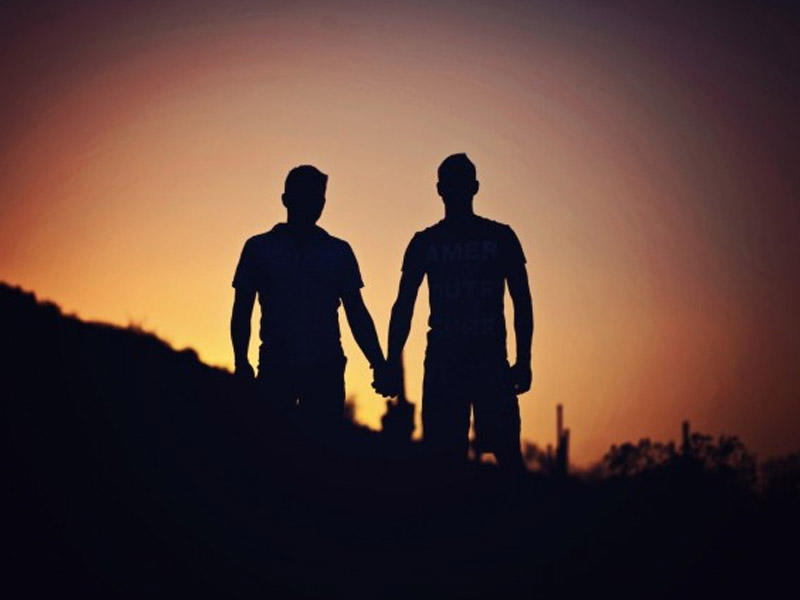 Azərbaycanda iki kişi arasında təmənnalı sevgi: yataq 