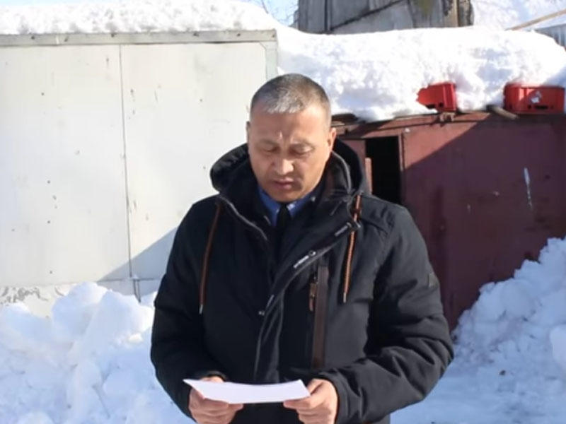 Məmur pendirə hökm oxudu və od vurdu - VİDEO