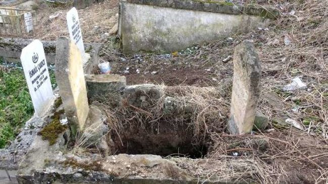 Xəzinə axtaranlar qəbirdə görün nə gördülər - FOTOLAR