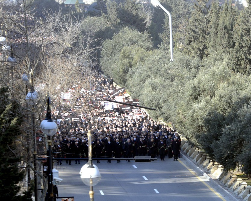 В Баку прошло всенародное шествие по случаю 27-й годовщины Ходжалинского геноцида