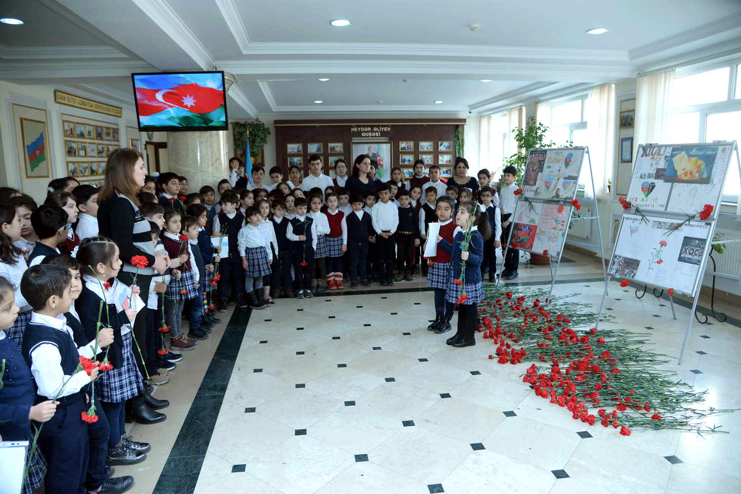 Сегодня первые уроки в школах Баку были посвящены Ходжалинскому геноциду