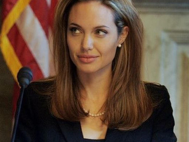 Ancelina Coli 6 övladı ilə birlikdə - FOTO