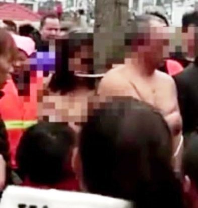 Ərini məşuqəsi ilə yataqda tutdu, soyundurub ağaca bağladı və... - şok video