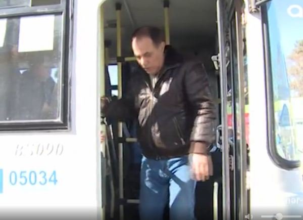 Məşhur azərbaycanlı müğənni avtobusda görüntüləndi - FOTOLAR