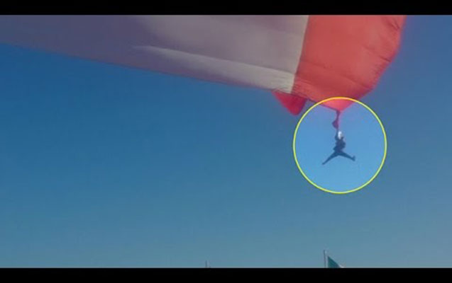 Bayraqla birlikdə havaya qalxan əsgər yerə çırpıldı – Video