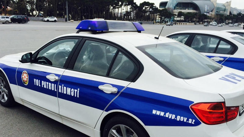 Bakıda “Peugeot” yol polisini vurub xəstəxanalıq etdi