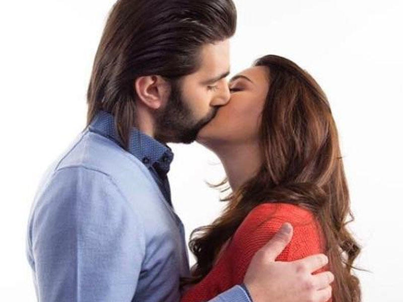 Oksana ilə reper Elşad Xosenin öpüşmə səhnəsi 