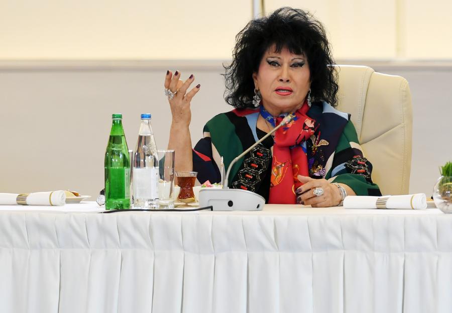 Zeynəb Xanlarova Prezidentlə görüşdə: “Xahiş edirəm, xahişlərinizi saxlayın”