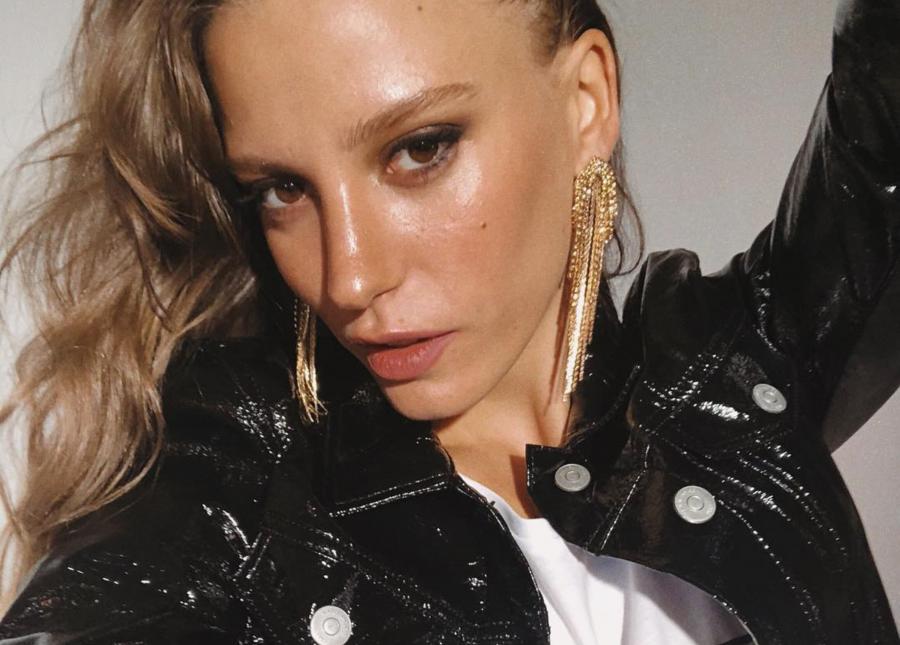 Serenay Sarıkaya xəstəxanaya yerləşdirildi