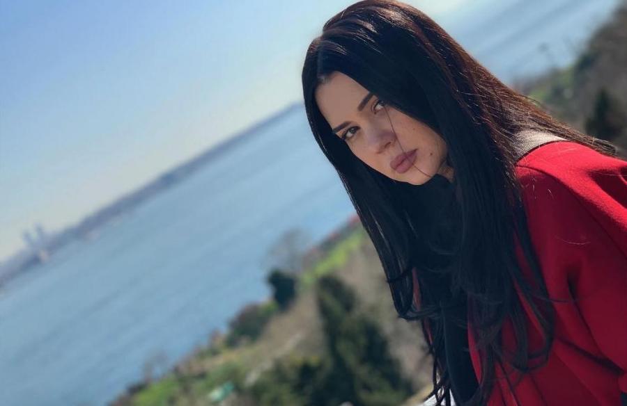 Oksana övladının atasından danışdı: 