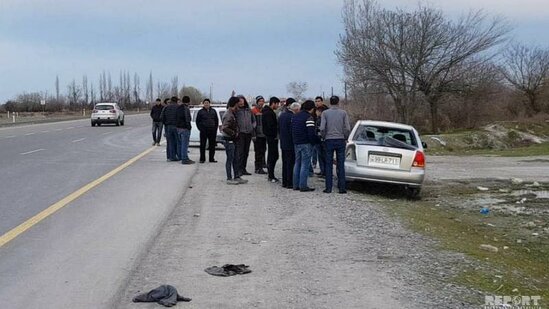 Azərbaycanda DƏHŞƏT: Yolu keçmək istəyən ana və 5 yaşlı qızı...