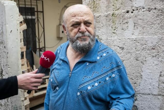 Hamı sirli adamdan danışır! Kasıbların qapısına pul qoyur/ FOTOLAR