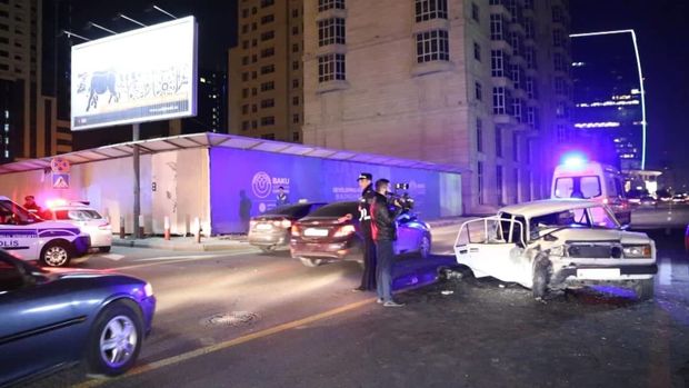 Bakıda yüksək sürət qəzaya səbəb oldu - FOTO/VİDEO