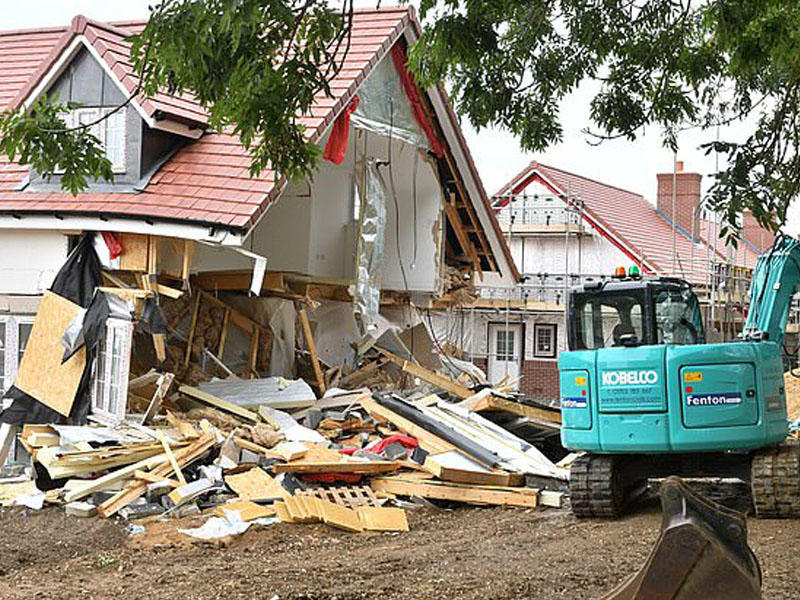 Şok kadrlar: pulunu ala bilmədi, evləri darmadağın etdi - VİDEO - FOTO