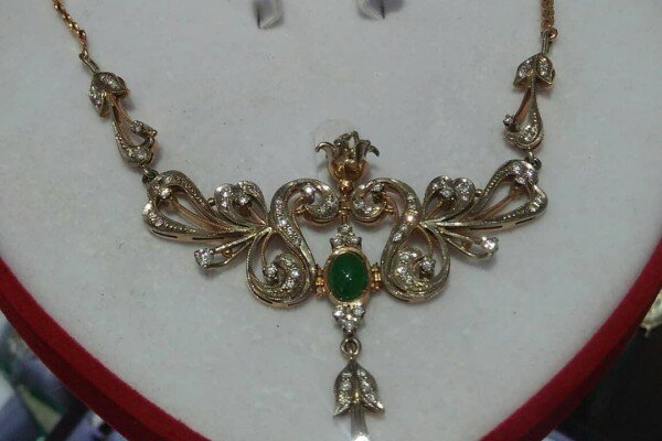 Bakıda qeyri-adi oğurluq: kuryerə gətirtdiyi brilyantları...