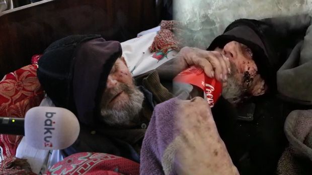 Bakıda gözləri görməyən kimsəsiz qocanın üzünü siçovullar yedi - VİDEO