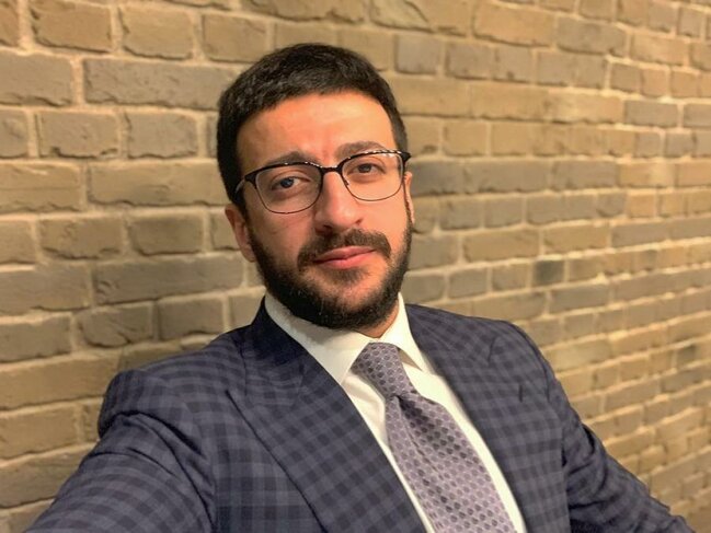 Abbasın İtaliyada pul və telefonlarını oğurlayıblar