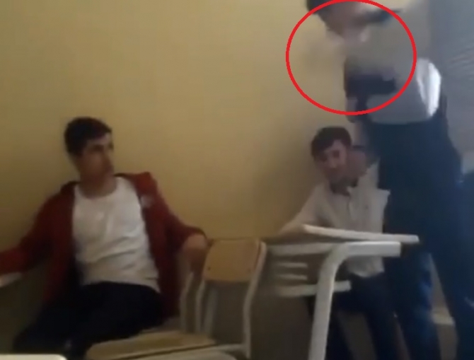 Bakıda orta məktəbdə ŞOK hadisə – Müəllim şagirdi vəhşicəsinə döydü (VİDEO)