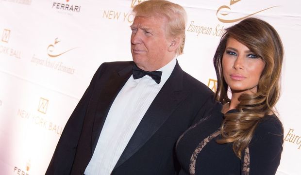 Tramp Çexiya baş nazirini gördü, arvadını unutdu - VİDEO