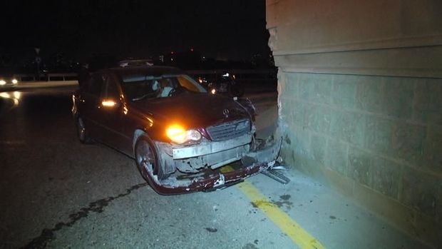 Bakıda xanım sürücü avtomobili tunelə çırpdı - VİDEO