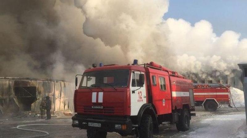 Rusiyada neftayırma zavodu yanır