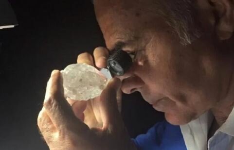 Milyarder iş adamı cinsiyyət orqanını böyütmək istədi, əməliyyat masasında öldü — FOTO