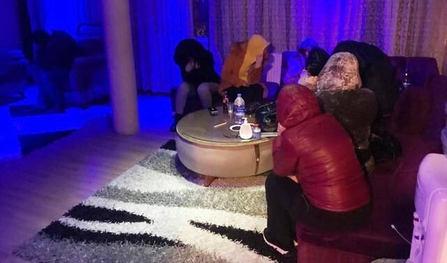 İdman zalında biabırçı görüntülər: Əxlaqsız qadınlar... - FOTO