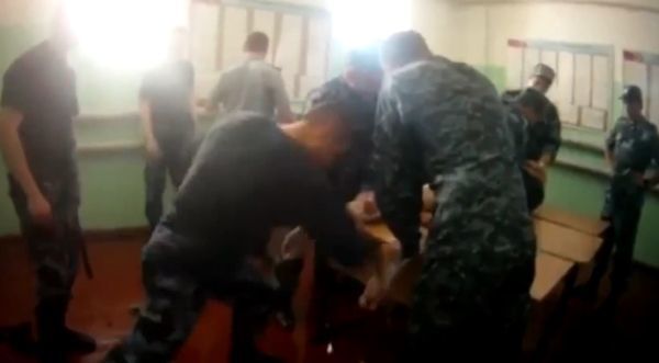 Rusiya həbsxanalarından işgəncə görüntüləri yayıldı - VİDEO