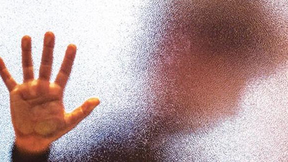 Ər-arvad 4 şagirdə təcavüz edib, kameraya çəkdi (VİDEO)