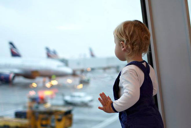 Sərnişin uşağını unutdu, təyyarə geri döndü