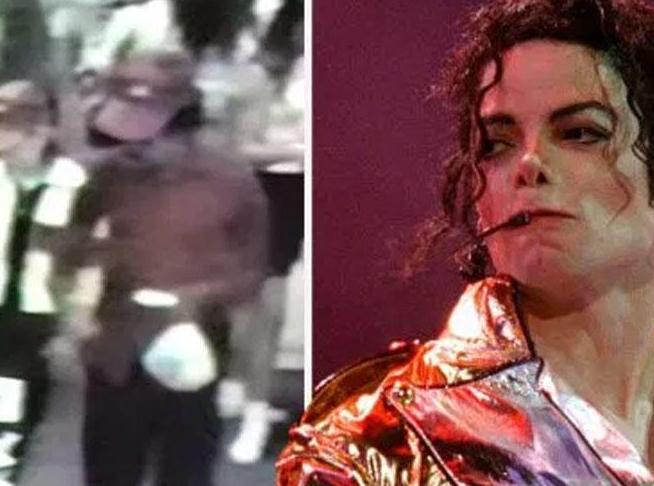 Maykl Cekson azyaşlı ilə üzük alarkən kameraya düşüb - Arxiv VİDEO