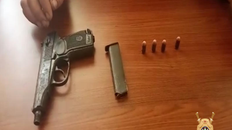 Bakıda dəniz sahilində silahlı şəxs tutuldu – FOTO