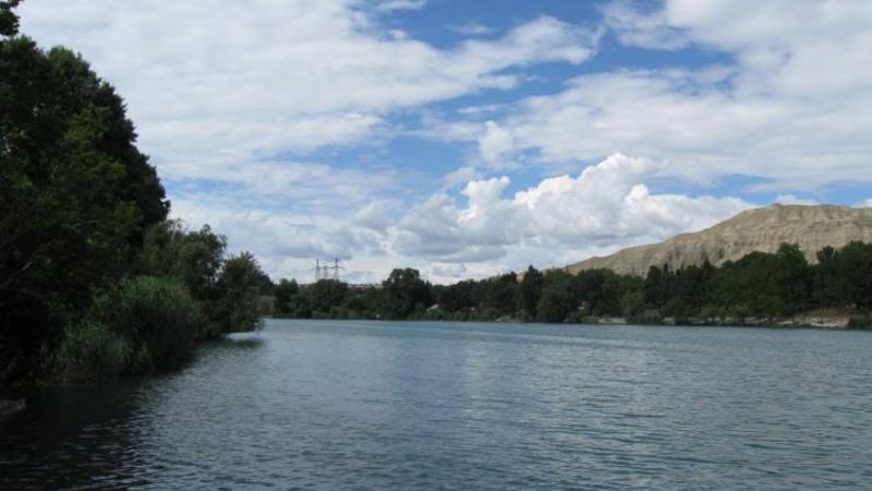 Kür çayında 8 nəfər qayıqda köməksiz halda qaldı – FHN XİLAS ETDİ