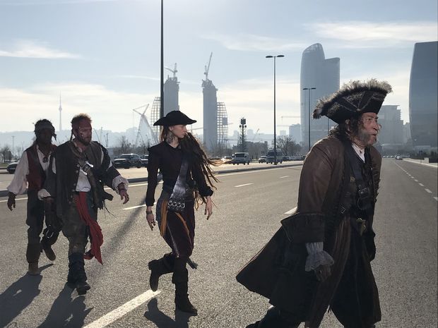 Bakıda maraqlı hadisə: şəhərin mərkəzində piratlar göründü - FOTO