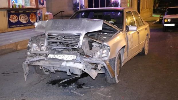 Bakıda gecə iki “Mercedes” toqquşdu - FOTO/VİDEO