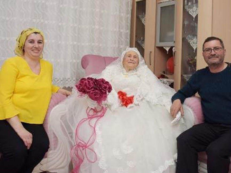 9 uşağı olan qadın 89 yaşında gəlinlik geyindi - VİDEO - FOTO