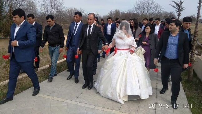 Şəhid oğlu olan bəydən ibrətamiz addım: Toy libasında Xiyabana gəldi və... - VİDEO+FOTOLAR