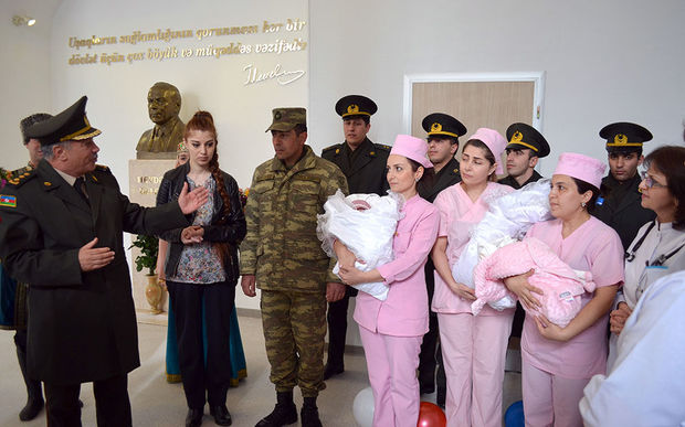 12 il sonra üçəmləri olan çavuşa üç otaqlı mənzil bağışlandı - FOTO