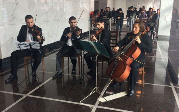 Bakı metrosunda bayram konserti - FOTO/VİDEO