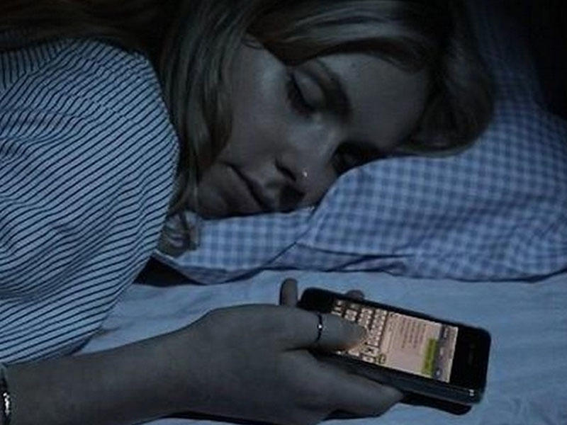 Telefonla yatmağın təhlükəsi aşkarlandı