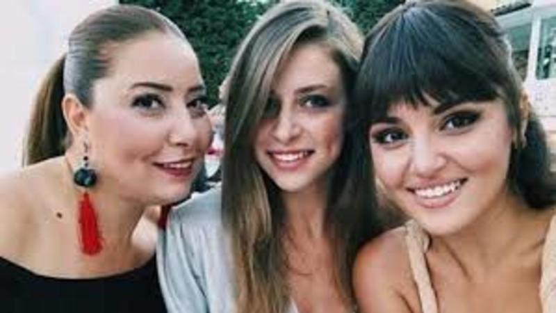 Anasına görə sevgilisindən ayrılan aktrisa tətilə çıxdı - FOTOLAR