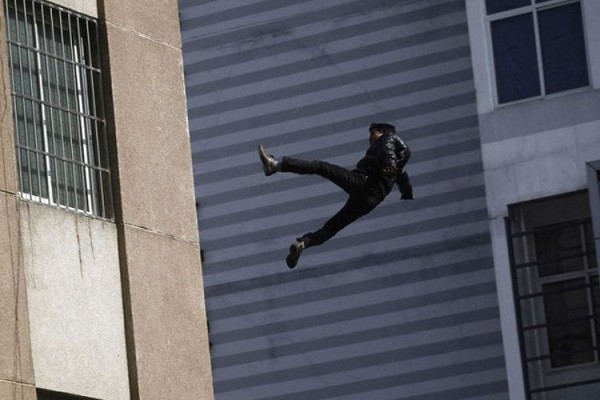 Bakıda 18 yaşlı oğlan intihar etdi