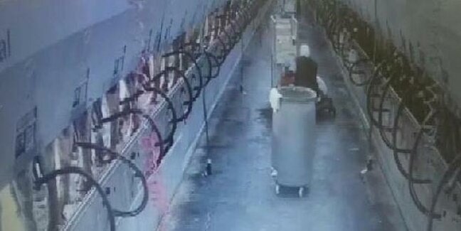 Türkiyədəki zəlzələdən inanılmaz görüntülər: Süd sağan 2 qadın... - Video