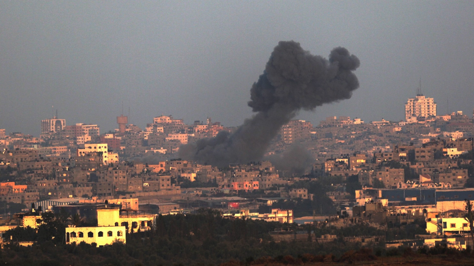 Запущенная из сектора Газа ракета попала в дом к северу от Тель-Авива