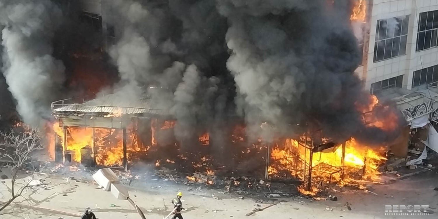 На место пожара в Баку прибыли официальные лица