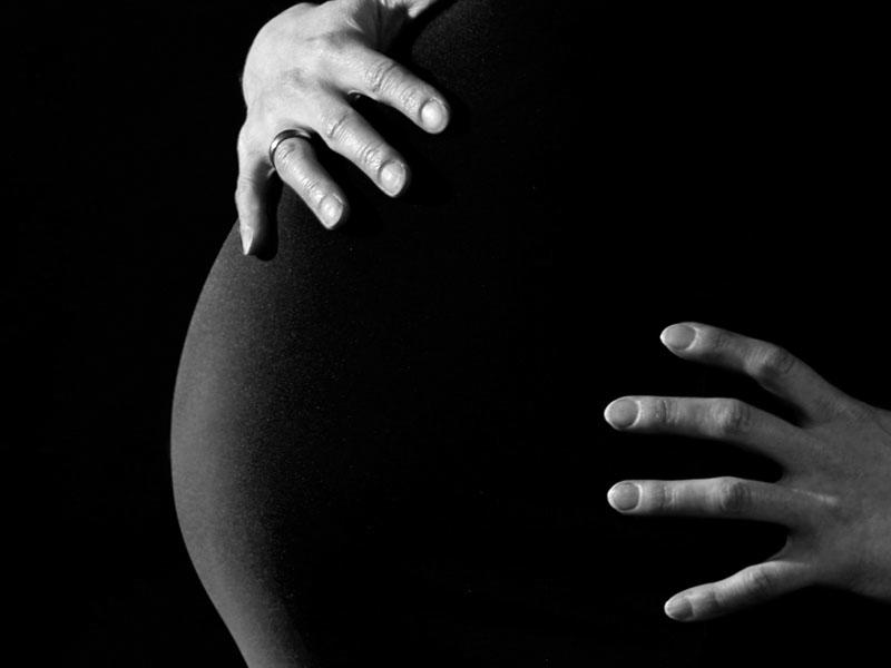 Doğum evində faciə: körpənin başı qopdu - FOTO